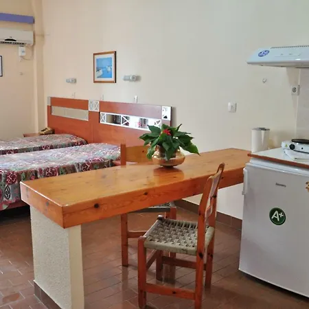 Mamouzelos Apart Otel